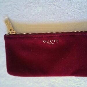 Red Velvet Gucci Beauty Zippered Bag Gently Used large enough for variety/uses